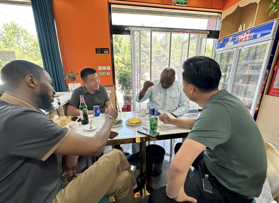 ลูกค้าต่างชาติซื้อ Howo Dump Truck