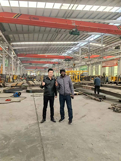 Visites d'usines par des clients ivoiriens Visites d'usines par des clients ivoiriens