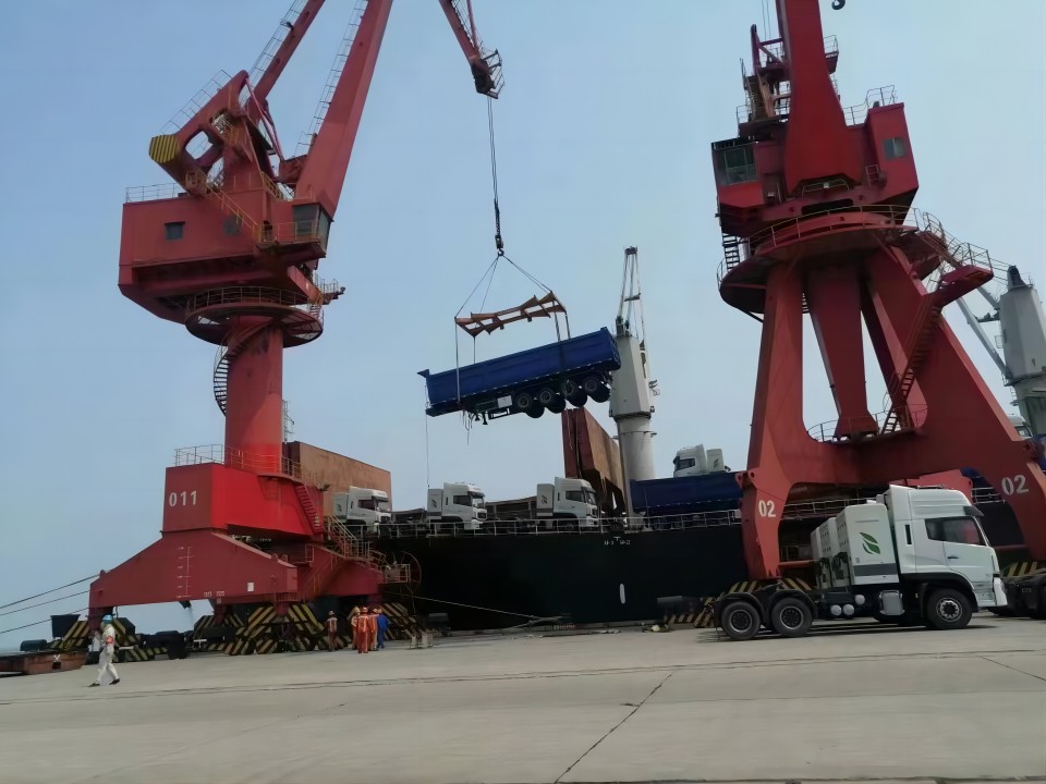 รถบรรทุกดั๊มพ์ Sinotruk Howo 6x4 รถบรรทุกดั๊มพ์ Sinotruk Howo 6x4