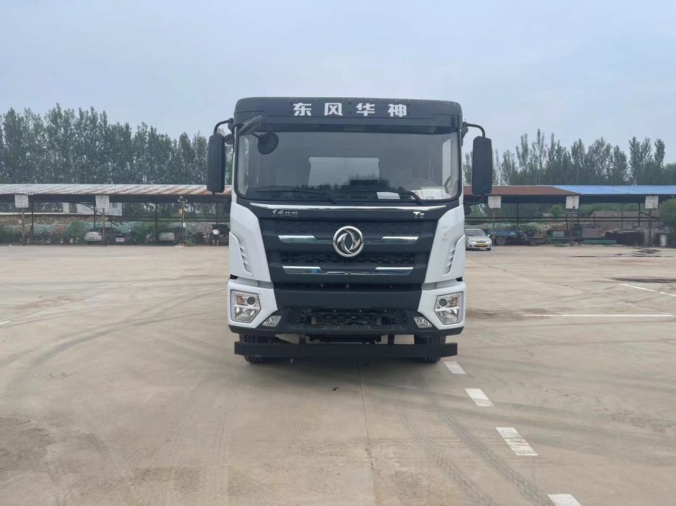 รถบรรทุกน้ำ Sinotruk Howo 25000L รถบรรทุกน้ำ Sinotruk Howo 25000L