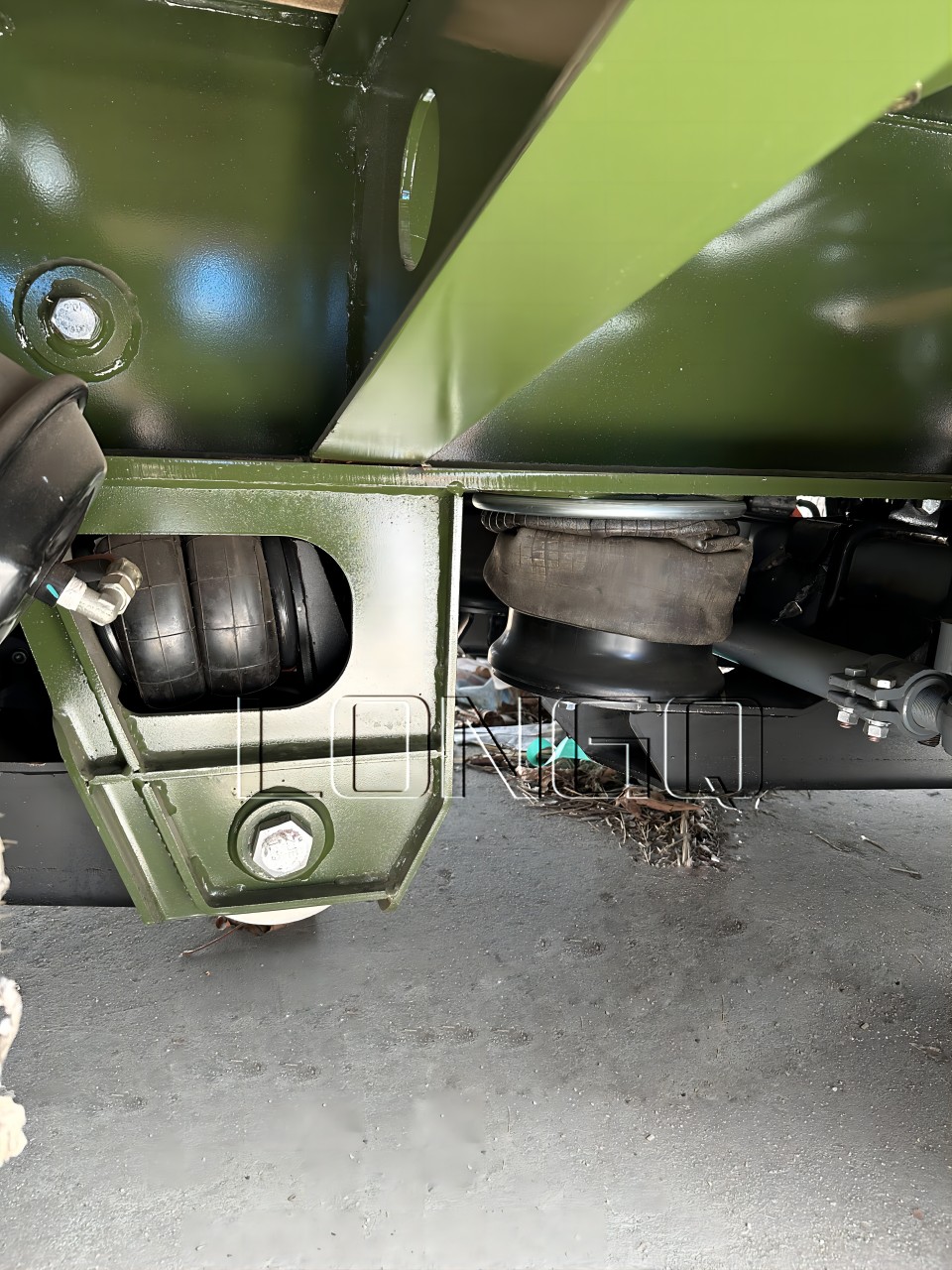 ตัวอย่างหนังกึ่งพ่วงต่ำ 4 เพลา Gooseneck Low Boy ตัวอย่างหนังกึ่งพ่วงต่ำ 4 เพลา Gooseneck Low Boy