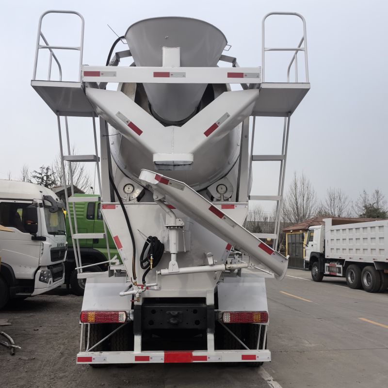 รถบรรทุกผสมซีเมนต์ Sinotruk Howo มือสอง รถบรรทุกผสมซีเมนต์ Sinotruk Howo มือสอง