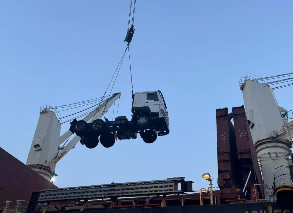 ขายหัวรถแทรกเตอร์ Sinotruk Howo 6x4