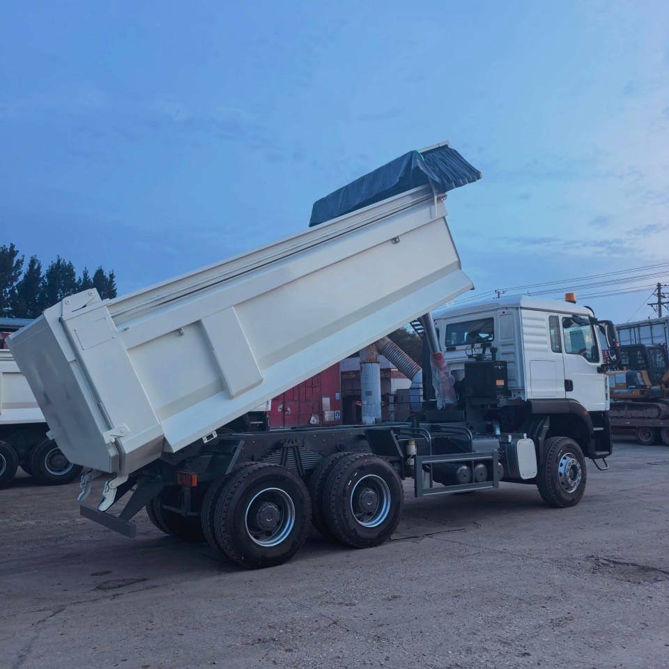 Camions-bennes à trois essieux à vendre Camions-bennes à trois essieux à vendre