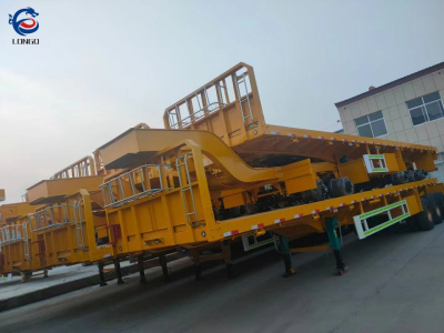 ถ่านหินมองโกเลียกำลังโหลดรถกึ่งพ่วงพื้นเรียบสองคัน