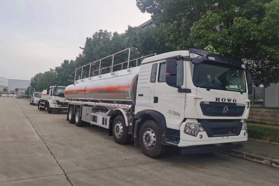 Camion-citerne pétrolier Camion-citerne pétrolier