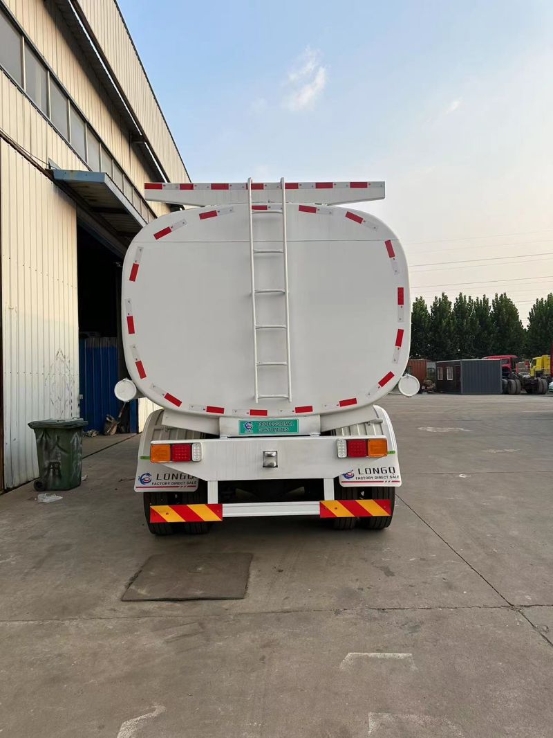 รถบรรทุกถังน้ำมันเชื้อเพลิง Sinotruk Howo 371 รถบรรทุกถังน้ำมันเชื้อเพลิง Sinotruk Howo 371