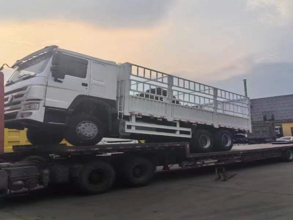 Sinotruk Howo 6x4 รั้วรถบรรทุกสินค้าเดิมพัน Sinotruk Howo 6x4 รั้วรถบรรทุกสินค้าเดิมพัน