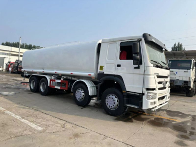 Camion-citerne à eau Sinotruk Howo