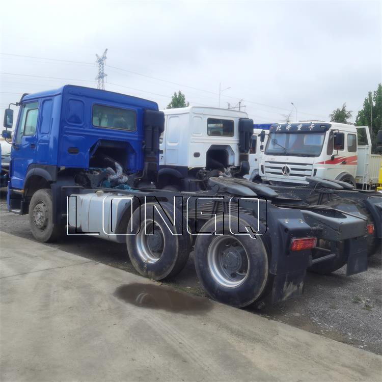 รถบรรทุกรถแทรกเตอร์ Sinotruk Howo 6x4 รถบรรทุกรถแทรกเตอร์ Sinotruk Howo 6x4