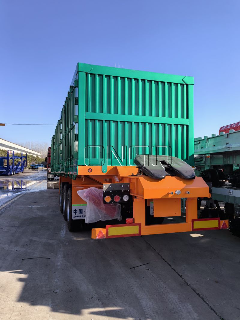 Semi-remorque à paroi latérale Semi-remorque à paroi latérale