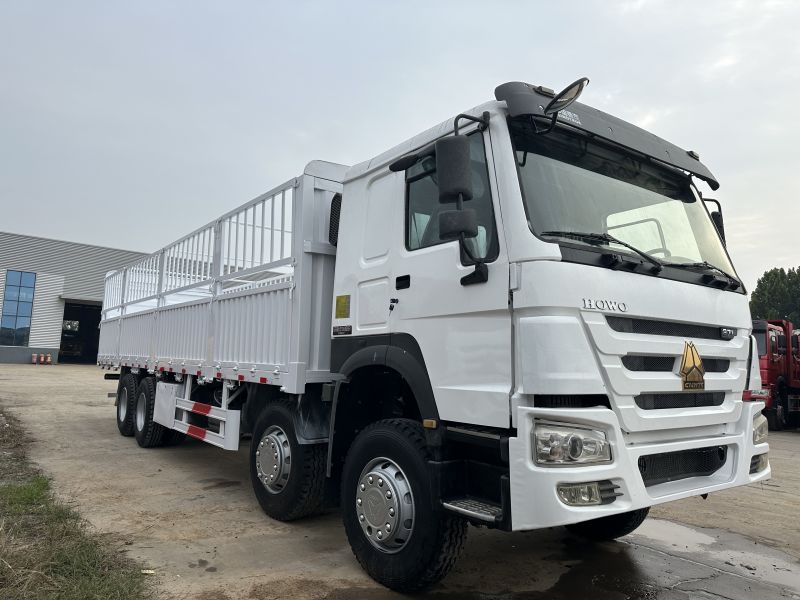 Sinotruk Howo 8x4 รถบรรทุกสินค้ารั้ว Sinotruk Howo 8x4 รถบรรทุกสินค้ารั้ว