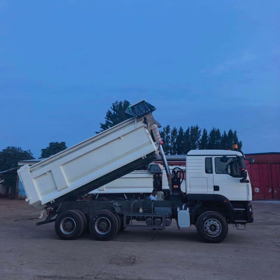 Camion benne à trois essieux Camion benne à trois essieux