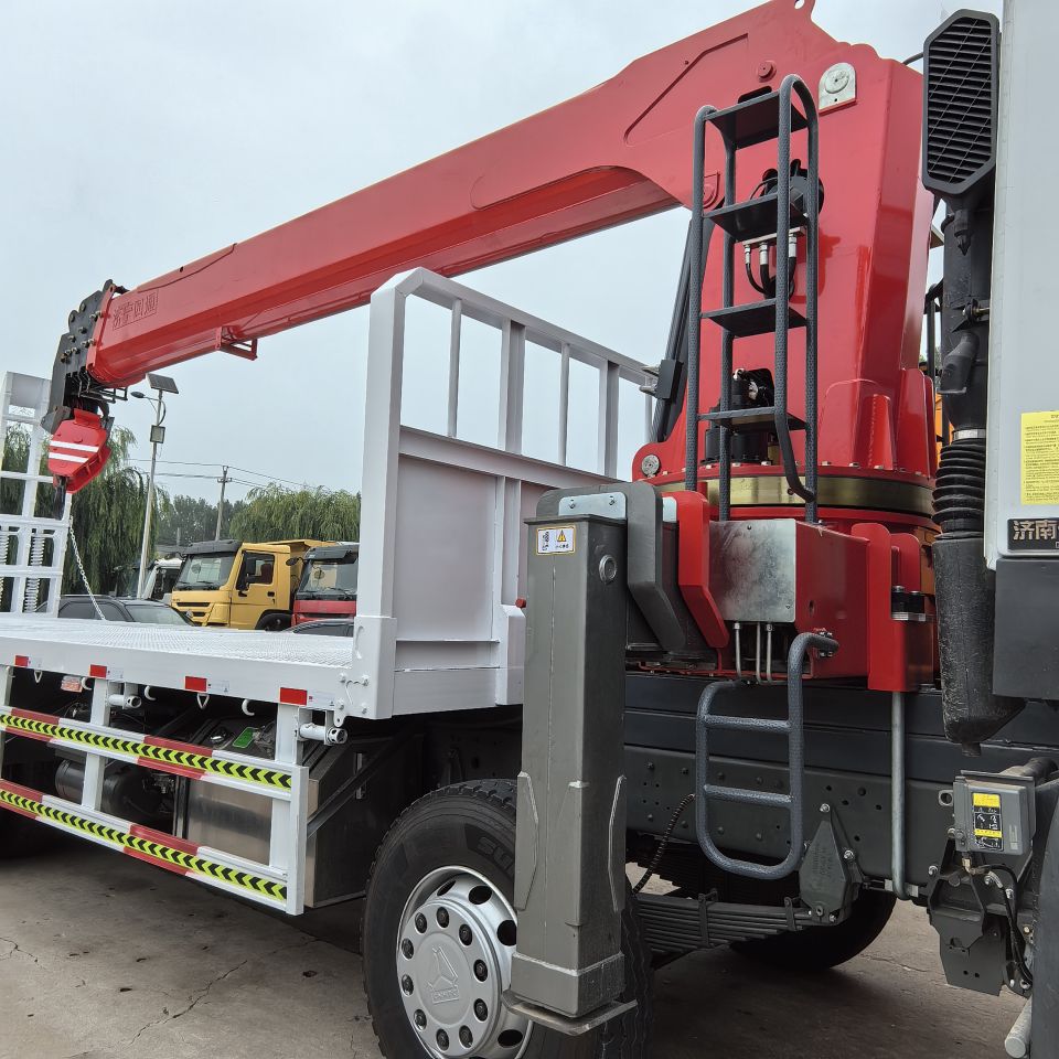 Cần cẩu phẳng Howo Cần cẩu phẳng Howo