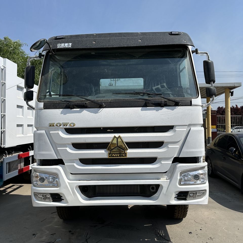 ขายรถบรรทุกรถแทรกเตอร์ Sinotruk Howo 6x4 ขายรถบรรทุกรถแทรกเตอร์ Sinotruk Howo 6x4