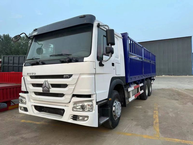 Howo 6x4 10 ล้อรถบรรทุกสินค้ารั้ว Howo 6x4 10 ล้อรถบรรทุกสินค้ารั้ว