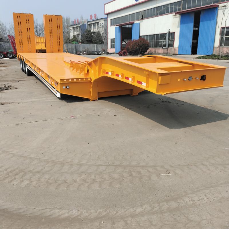 Remorque hydraulique surbaissée à 3 essieux à vendre Remorque hydraulique surbaissée à 3 essieux à vendre