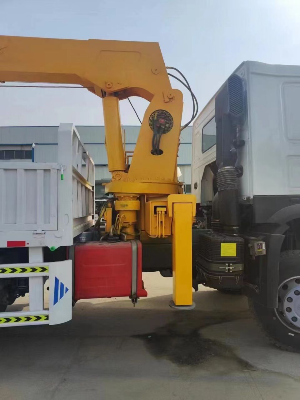 Howo 6x4 รถบรรทุกติดเครน Howo 6x4 รถบรรทุกติดเครน