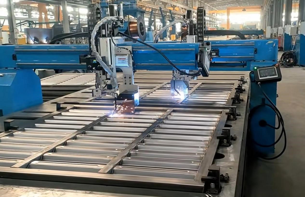 Les semi-remorques bennes sont spécialement conçues pour transporter et décharger des matériaux tels que du sable, du gravier, des roches ou des débris. Les semi-remorques bennes sont spécialement conçues pour transporter et décharger des matériaux tels que du sable, du gravier, des roches ou des débris.