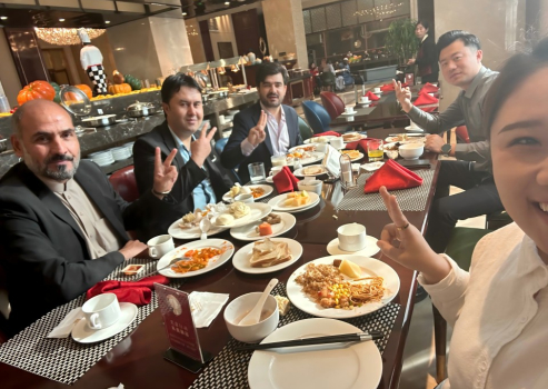 Asian customers came to visit the factory