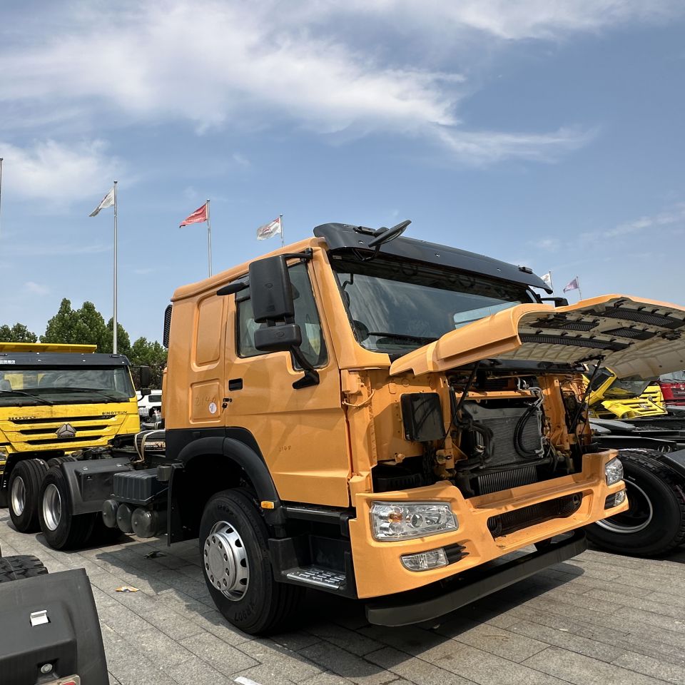 รถบรรทุกรถแทรกเตอร์ Sinotruk Howo รถบรรทุกรถแทรกเตอร์ Sinotruk Howo