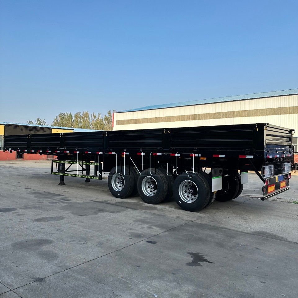 Semi-remorque à parois latérales