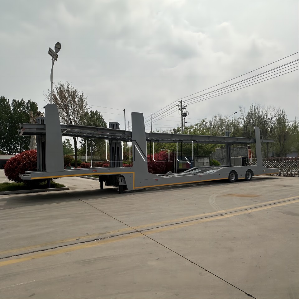 Remorque porte-voitures à deux essieux, double pont, 8 Remorque porte-voitures à deux essieux, double pont, 8