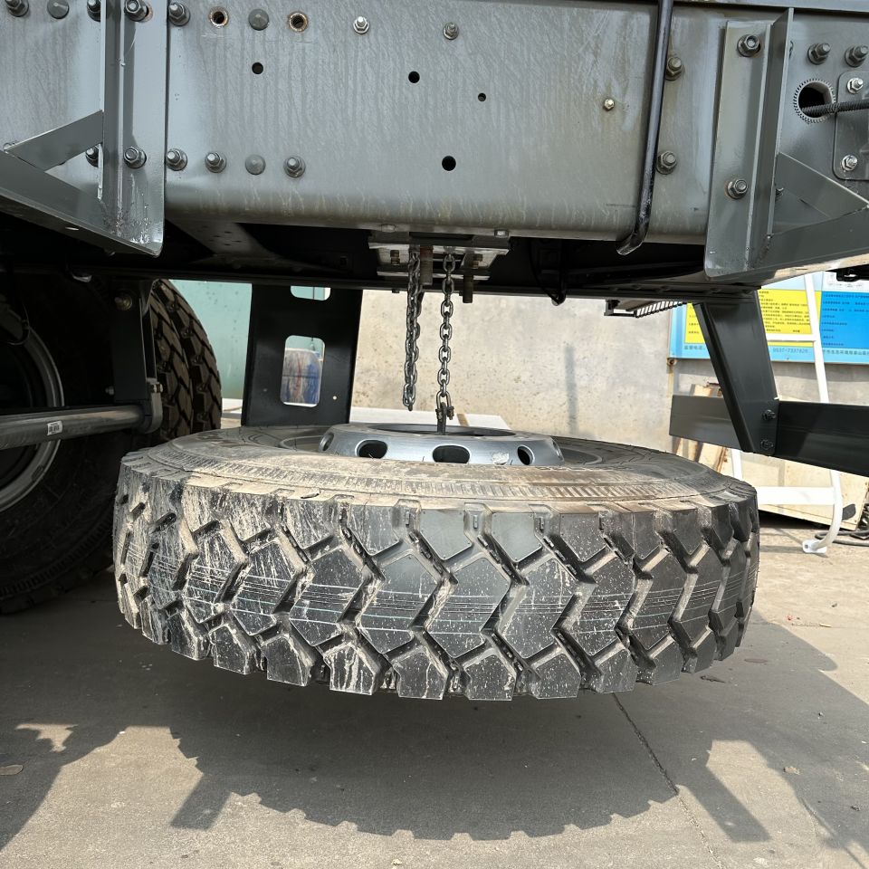 Fabricant de camion-citerne à huile Sinotruk Howo 371 6x4 Fabricant de camion-citerne à huile Sinotruk Howo 371 6x4