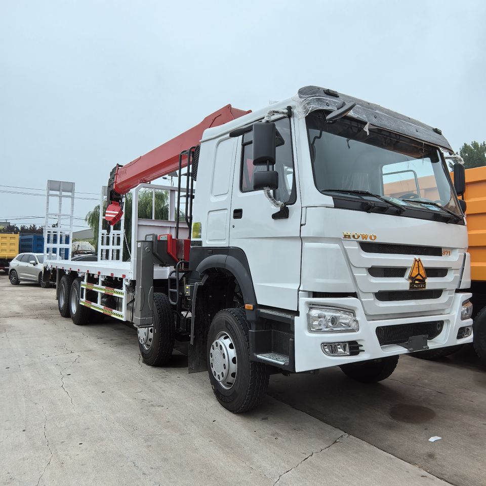 Cần cẩu phẳng có cần cẩu Howo Cần cẩu phẳng có cần cẩu Howo