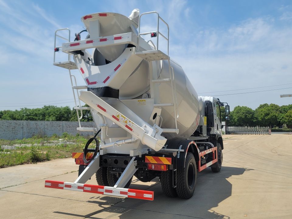 ขายรถบรรทุกโม่ผสมคอนกรีต DongFeng S600 6 ลูกบาศก์ ขายรถบรรทุกโม่ผสมคอนกรีต DongFeng S600 6 ลูกบาศก์