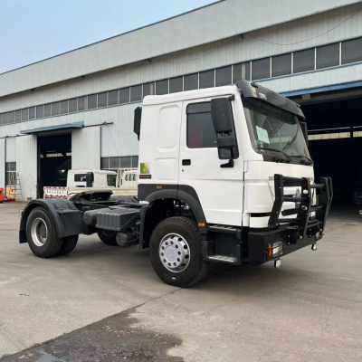 รถบรรทุกรถแทรกเตอร์ Sinotruk Howo 4x2