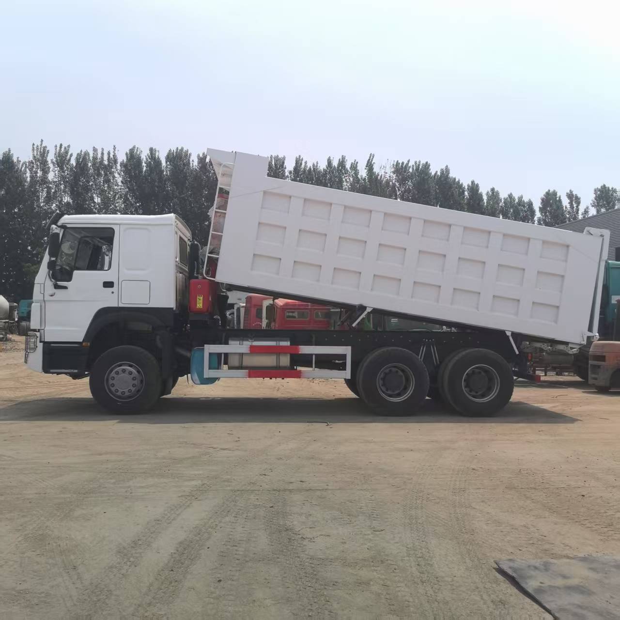 Camion à benne basculante 371