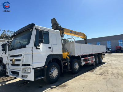 รถบรรทุก Sinotruk Howo 8x4 พร้อมเครน