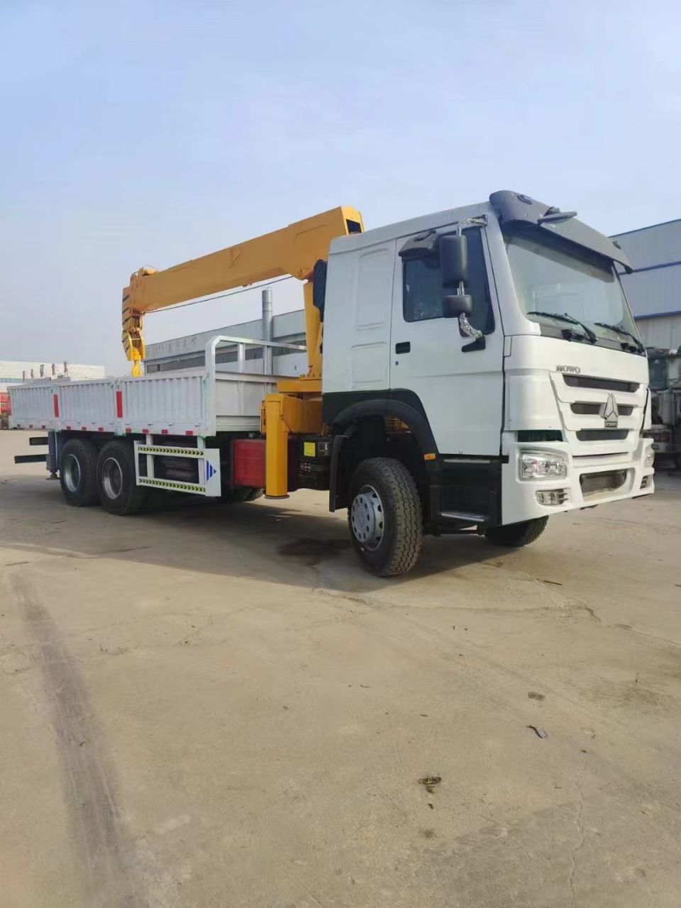 ขายรถบรรทุกติดเครน Howo ขายรถบรรทุกติดเครน Howo