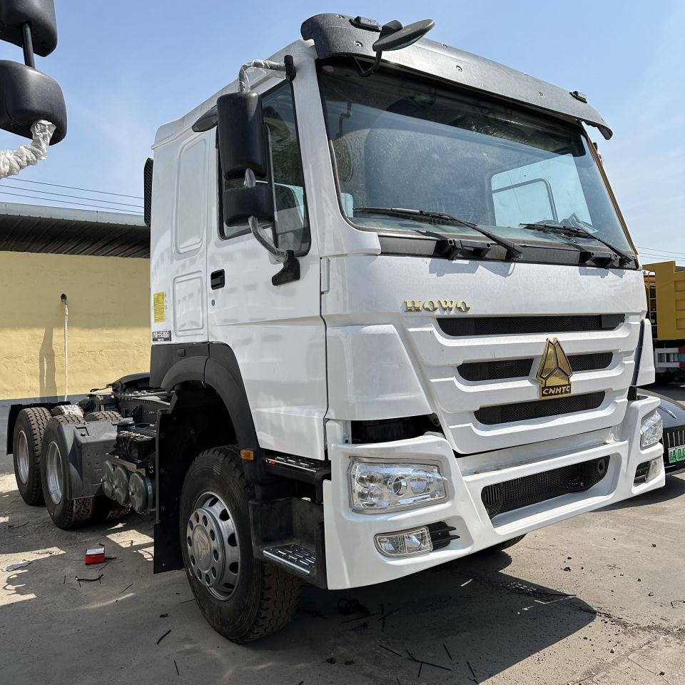 ขายรถบรรทุกรถแทรกเตอร์ Sinotruk Howo 6x4 ขายรถบรรทุกรถแทรกเตอร์ Sinotruk Howo 6x4