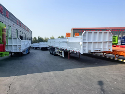 รถกึ่งพ่วงรั้ว