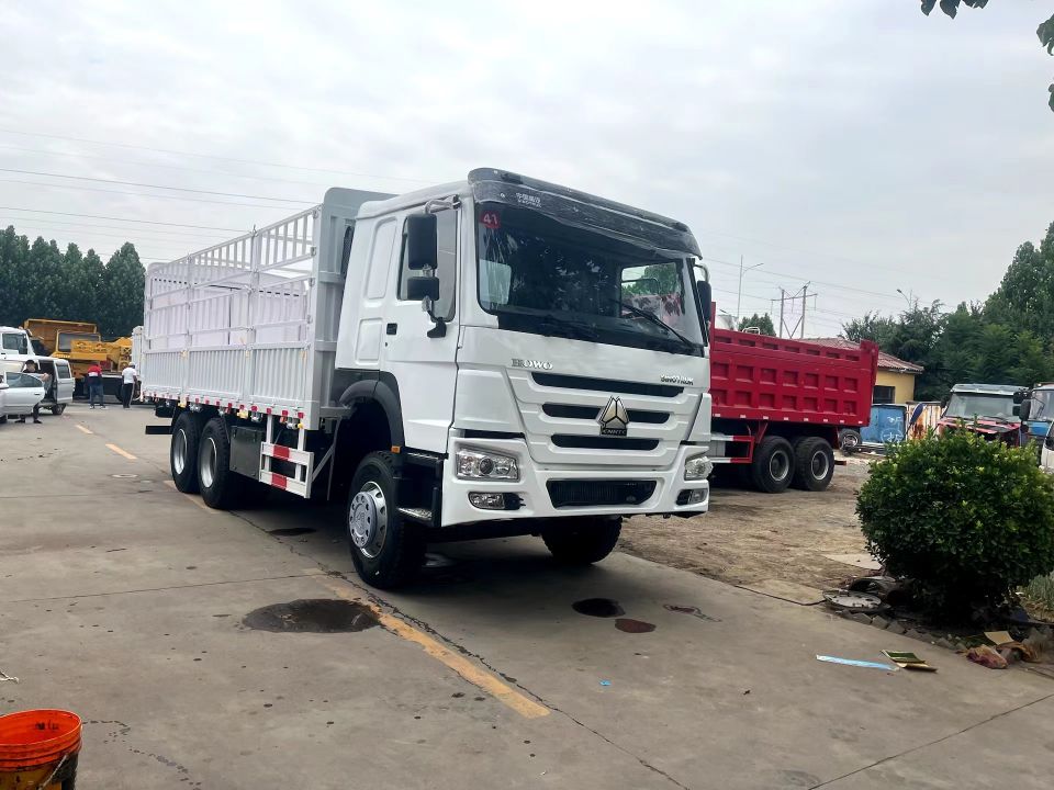 Sinotruk Howo 6x4 รั้วรถบรรทุกสินค้าเดิมพัน Sinotruk Howo 6x4 รั้วรถบรรทุกสินค้าเดิมพัน