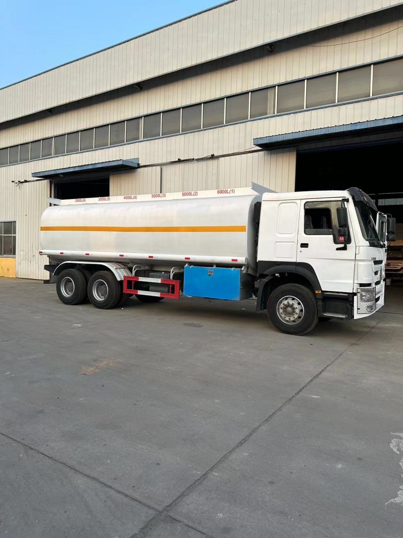 รถบรรทุกถังน้ำมันเชื้อเพลิง Sinotruk Howo 371 รถบรรทุกถังน้ำมันเชื้อเพลิง Sinotruk Howo 371