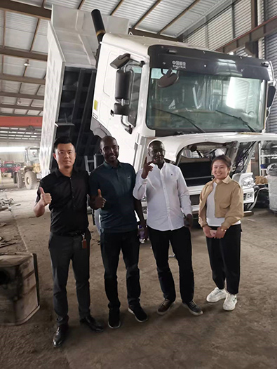 Visites d'usines par des clients ivoiriens Visites d'usines par des clients ivoiriens