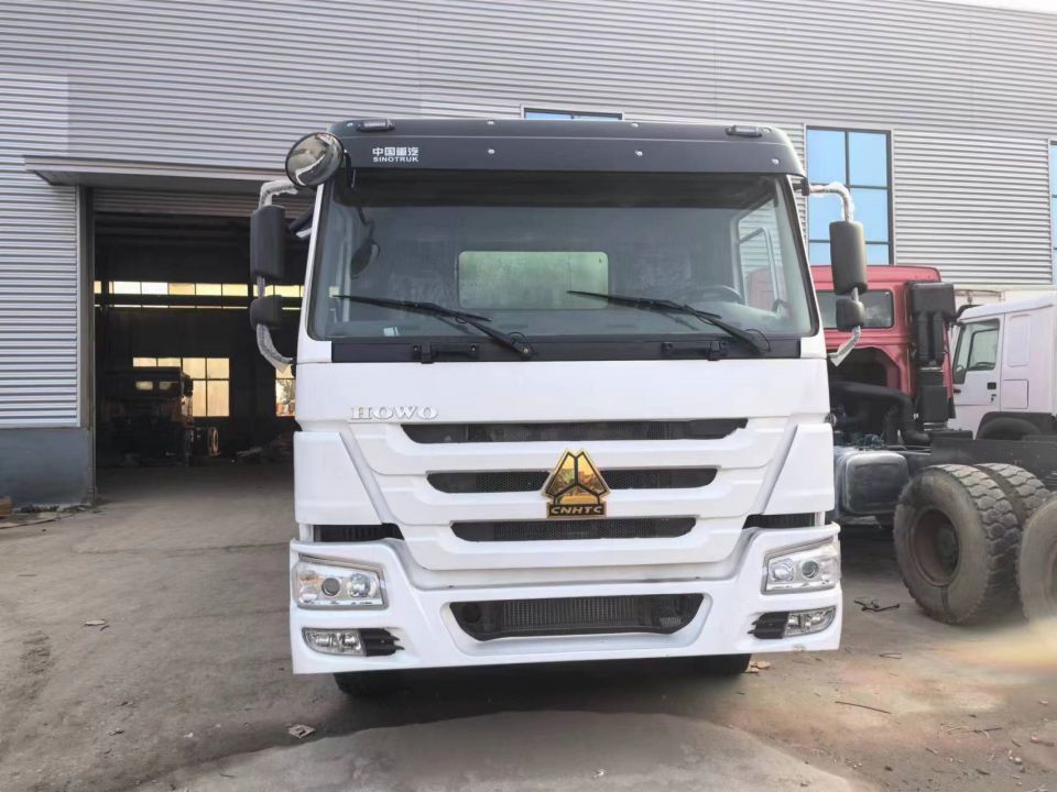 Sinotruk Howo 6X4 รถโม่ผสมคอนกรีต Sinotruk Howo 6X4 รถโม่ผสมคอนกรีต