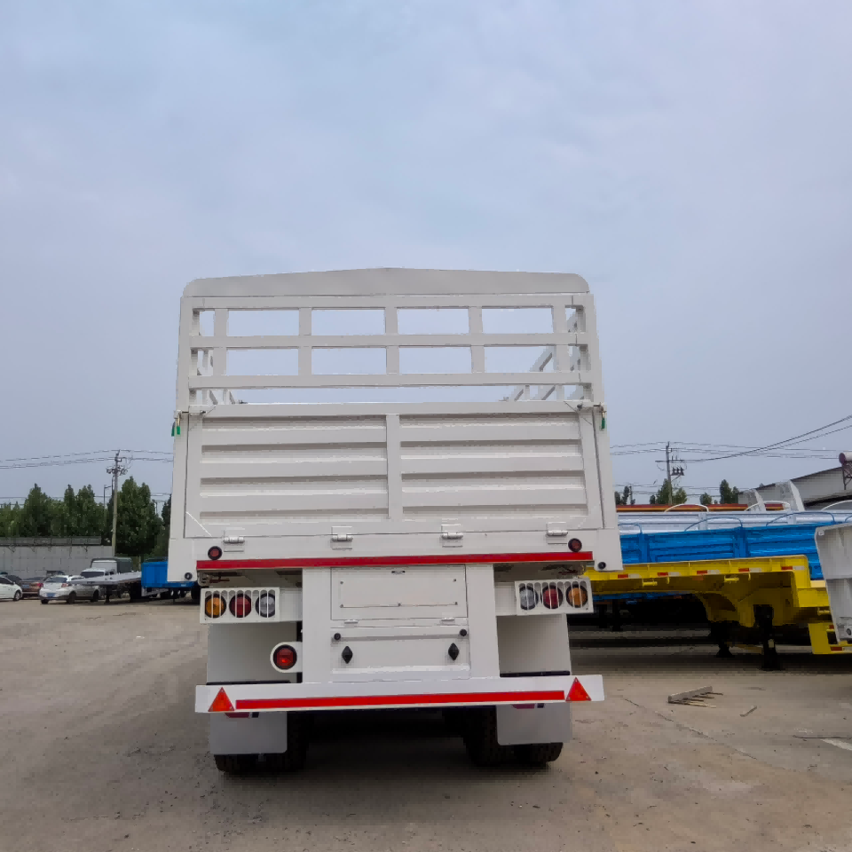 รถพ่วงบรรทุกสินค้ารั้ว 3 เพลาของจีน รถพ่วงบรรทุกสินค้ารั้ว 3 เพลาของจีน